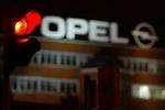 Det røde lys skal tages ekstra bogstaveligt i Bochum for tiden. 4.000 personer er i fare for at blive fyret fra byens Opel-fabrik. - Foto: AP 