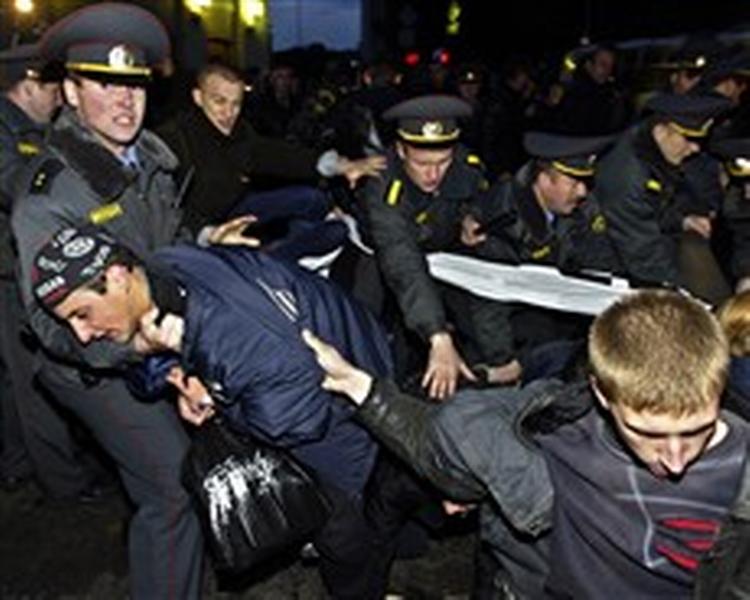 Politiet slog hårdt til mod de fortsatte demonstrationer, men mange unge gik alligevel på gaden.   Foto: Vasily Fedosenko 