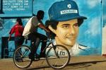 I Brasilien er Ayrton Senna fortsat en legende. Her er hans portræt malet på en væg i Sao Paulo. - Arkivfoto: AP 