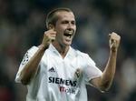 Michael Owen jubler over sit første mål for Real Madrid. - Foto: AP 