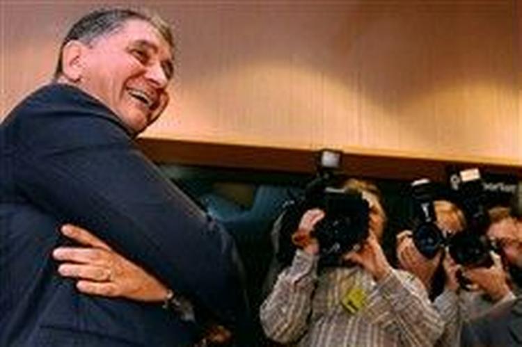 Rocco Buttiglione i forbindelse med sin høring i EU-parlamentet som kommende EU-kommissær.   Foto: Geert Vanden Wijngaert/AP 