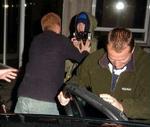 Prins Harry (med ryggen til), yngste søn af kronprins Charles og afdøde prinsesse Diana skubber her til fotografen. Foto: AP 