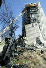 Hilton-hotellet blev ødelagt ved bombesprængningen. - Foto: AP 