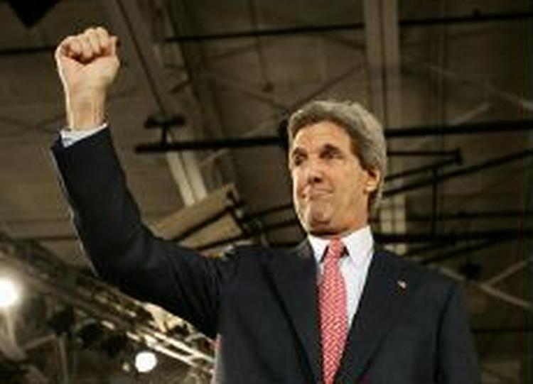 Kerry siger, at sagen atter engang viser, at præsident Bush ikke er værdig til sit embede. - Foto: AP 