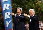 Demokraterne ønsker en verden med 'delt ansvar og delte muligheder', sagde Bill Clinton (th) i Pennsylvania. - Foto: AP 