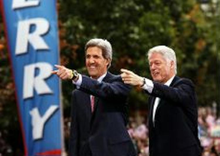 Demokraterne ønsker en verden med 'delt ansvar og delte muligheder', sagde Bill Clinton (th) i Pennsylvania. - Foto: AP 
