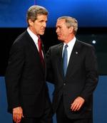 Der synes ikke at være enighed mellem Bush og Kerry om, hvem skal danse herre eller dame. - Foto: AP 