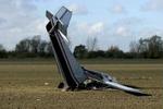 Flyet styrtede ned på en mark nær Østfyns Flyveplads i Revninge ved Nyborg. - Foto: Lars Skaaning 