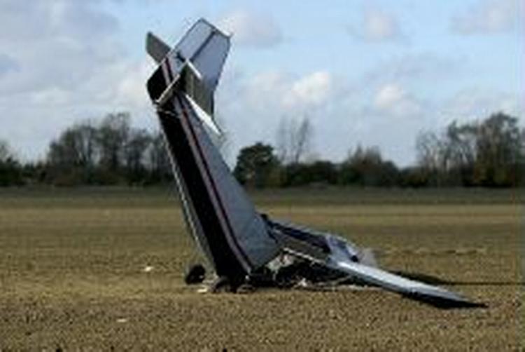 Flyet styrtede ned på en mark nær Østfyns Flyveplads i Revninge ved Nyborg. - Foto: Lars Skaaning 