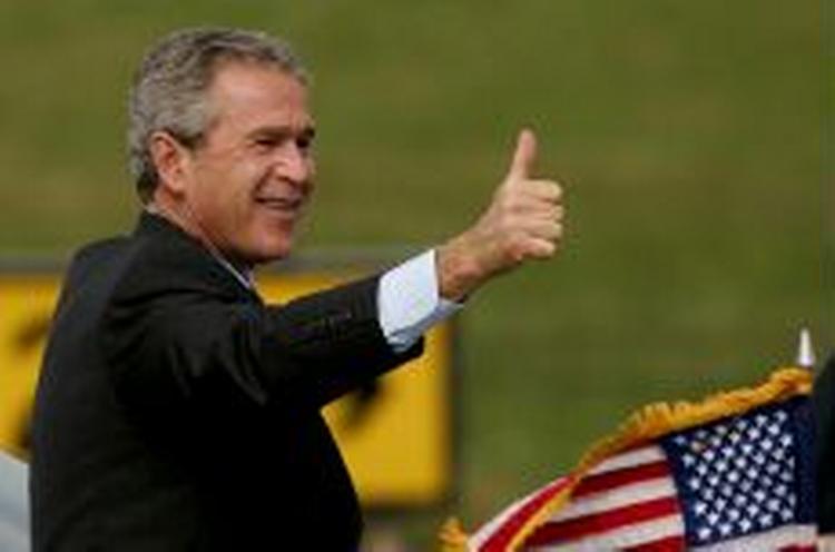 Officerens udmeldinger modsiger forklaringerne fra præsident Bush's topfolk. - Foto: AP 