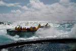 Beboerne på Pitcairn er helt afhængige af denne båd for at hente proviant til øen, og de seks dømte mænd er blandt de få, der kan betjene den. - Foto: AP 