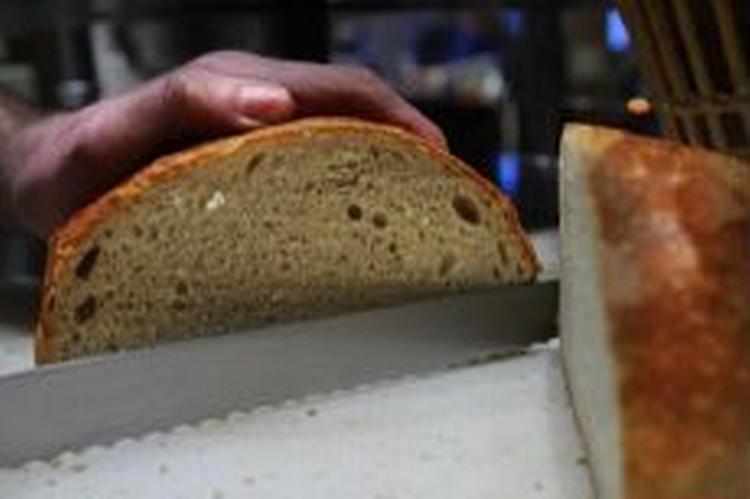 Hvor hver dansker hidtil i gennemsnit har spist 7,2 kilo brød om året, er mængden nu et kilo mindre. - Foto: Lars Hansen 