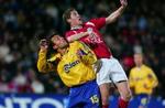 Ruben Bagger (gul) i duel med Thomas Olsen. - Foto: Rasmus Baaner 