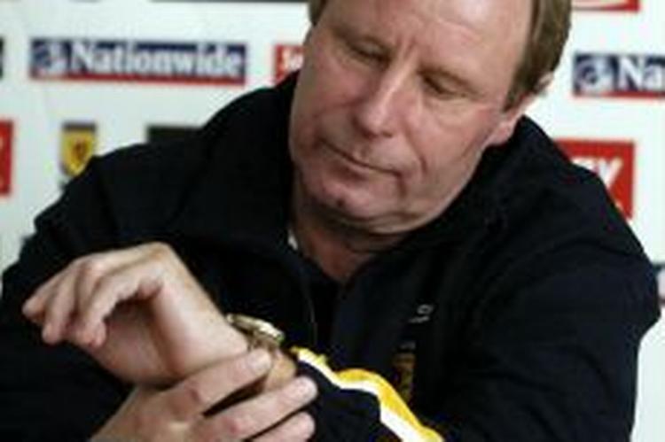 Berti Vogts er træt af at blive spyttet på. - Foto: AP 