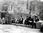 Forum Romanum 1928. Fra Venstre: Johannes V. Jensen, Johannes Larsen, Else Jensen, Peter og Elise Hansen samt Hartvig Frisch. -Foto: Det Kongelige Bibliotek 