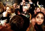 I vrede over drabet på den hollandske filminstruktør Theo van Gogh samledes 20.000 hollændere på gaden i Amsterdam. - Foto: AP 