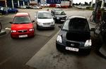 Ved standeren Kia Picanto. På rad og række: Suzuki Alto (den røde), Hyundai Getz og Fiat Panda. Foto: Jens Dresling 