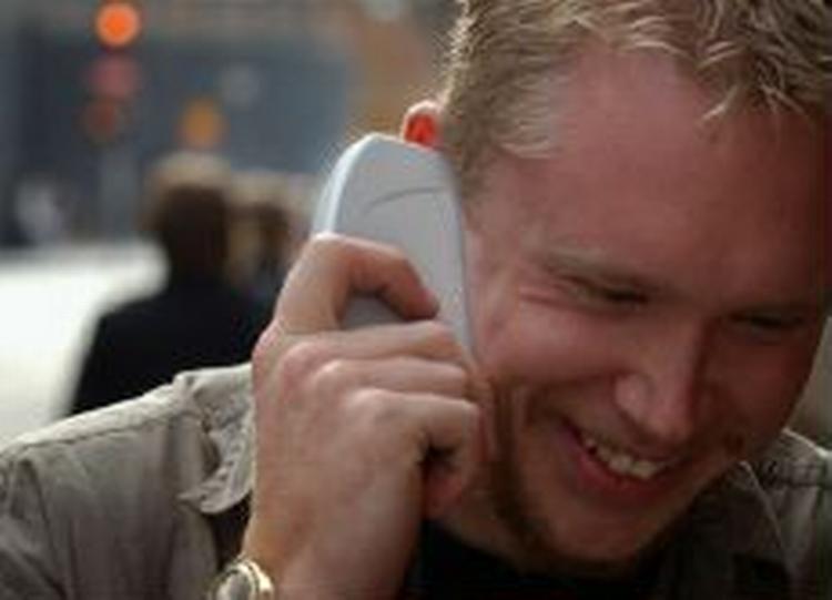 God grund til at smile, med udsigten til laverer mobilregninger - Arkivfoto: Finn Frandsen 