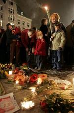 Drabet på Theo van Gogh har rystet mange hollændere, og flere stiller nu spørgsmålstegn ved landets tolerante tilgang til fremmede. - Foto: AP 