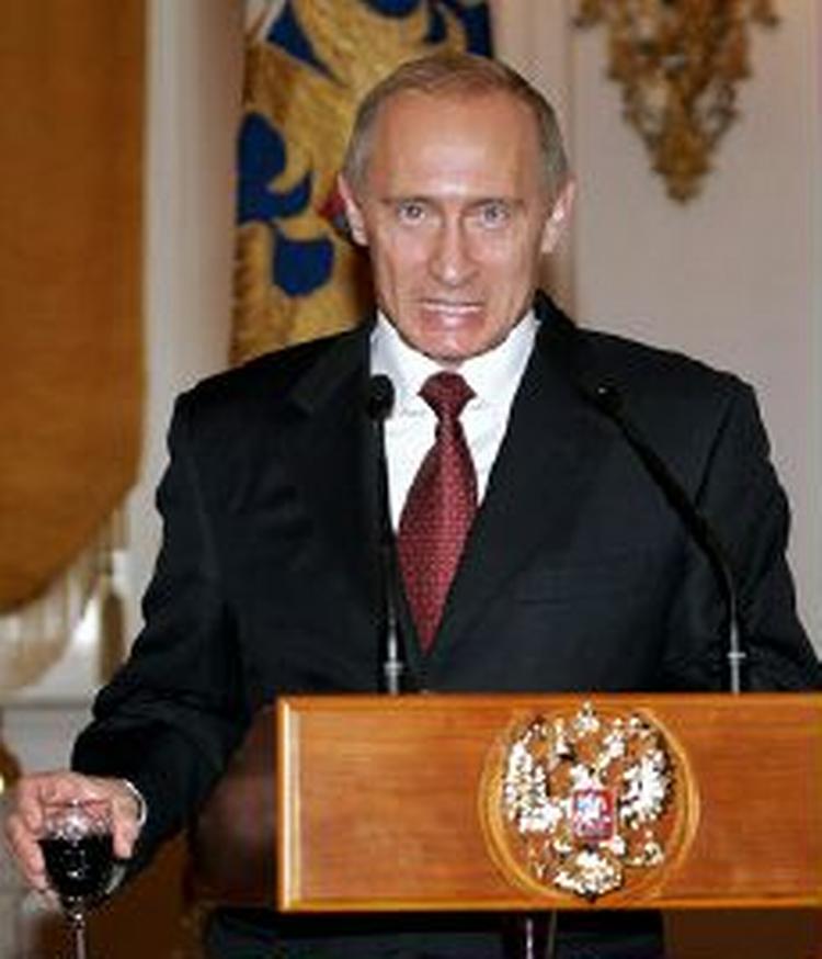 Sejren til præsident Bush ved det amerikanske valg er et nederlag til den internationale terrorisme, mener den russiske præsident Putin. - Foto: AP 