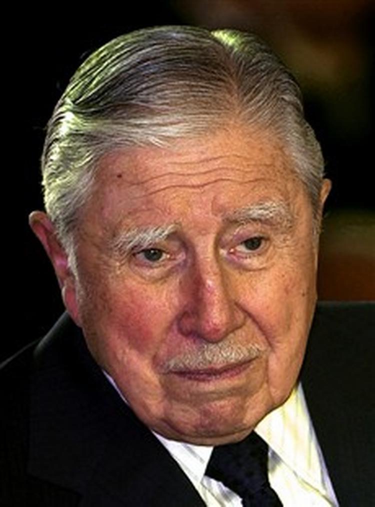 Efter hans amerikansk støttede militærkup i 1973 blev op mod 4.000 mennesker dræbt og tusinder tortureret, fængslet, tvangsforflyttet eller sendt i eksil. Billedet af Pinochet er fra 2000.   Foto: Santiago Llanquin/AP 