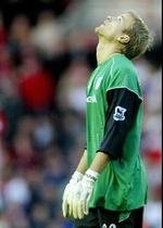 Bolton's målmand Jussi Jaaskelainen blev præsenteret for det røde kort i kampen. - Foto: AP 
