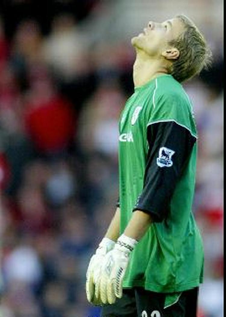 Bolton's målmand Jussi Jaaskelainen blev præsenteret for det røde kort i kampen. - Foto: AP 