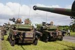 Franske styrker ved en vejspærring udenfor hovedstaden Abidjan. - Foto: AP 
