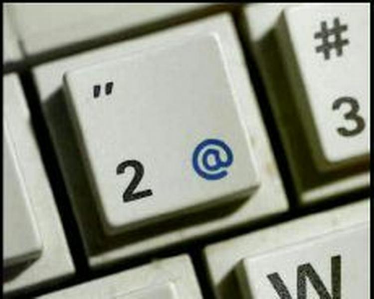 Internethandlen stiger og byder på nye muligheder. Men en række netfirmaer bryder loven. - Arkivfoto: Thomas Borberg 