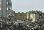 Titusinder har omringet gravstedet i Ramallah. - Foto: AP 