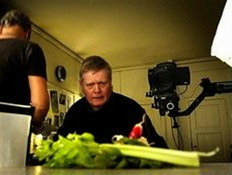 En af landets mest erfarne reklamefotografer Jes Buusmann arbejder kun med ægte, uforfalskede fødevarer. - Foto: Finn Frandsen 