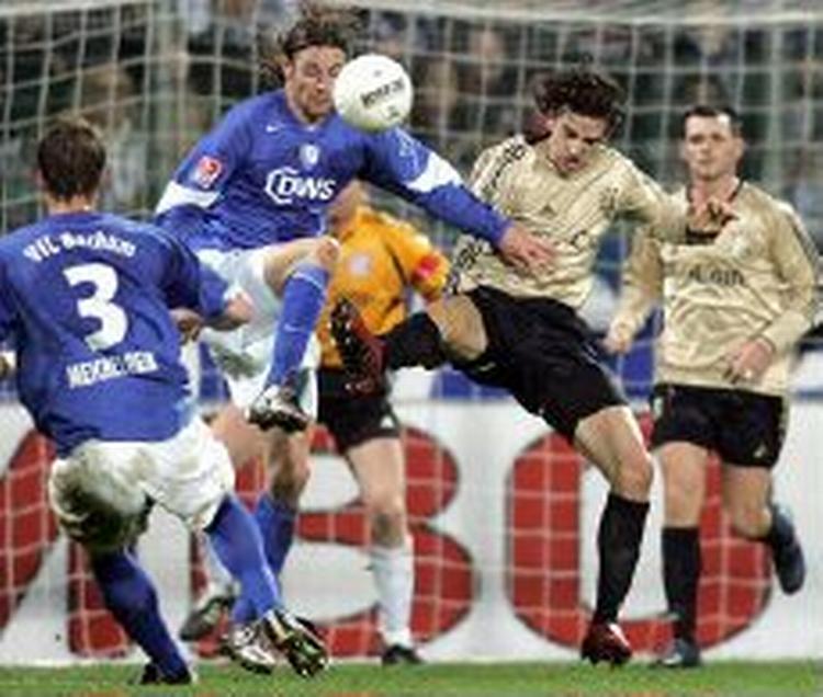 Peter Madsen bag bolden og resten af Bochum-holdet havde ikke held til at vende den dårlige stime. - Foto: AP 