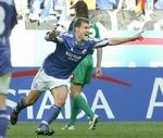 Ebbe sand spiller videre til sommeren 2006 i den blå trøje. - Foto: AP 