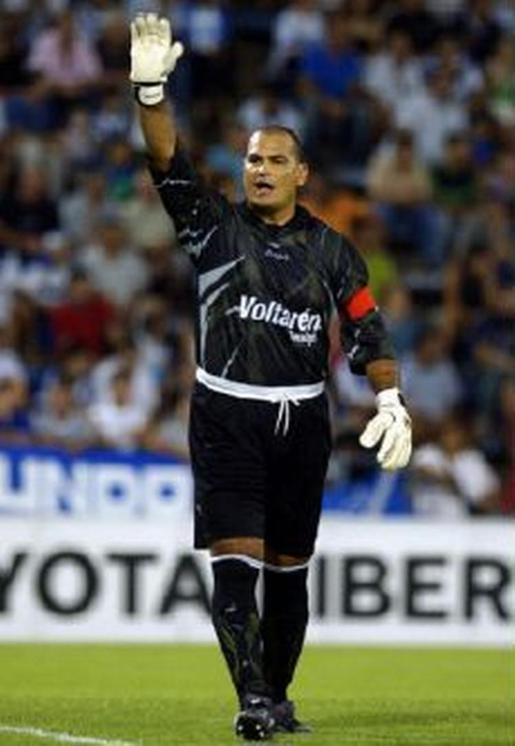 Jose Luis Chilavert fotograferet i en tidligere kamp for sit hold Velez Sarsfield. - Foto: AP 
