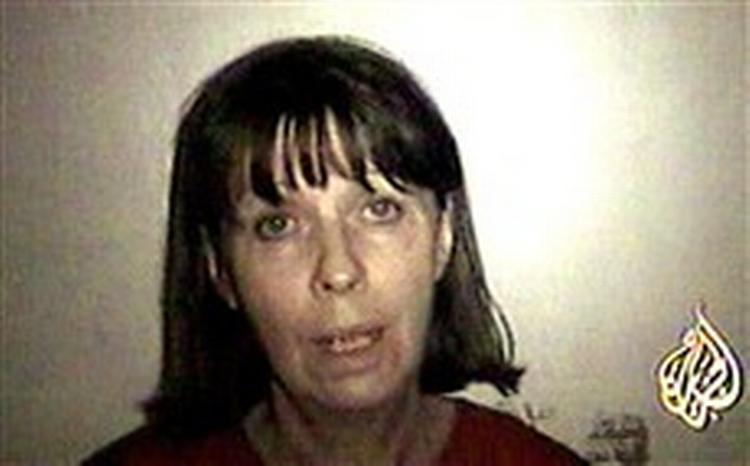 En af de sidste appeller fra Margaret Hassan. »Dette kan være min sidste time«, sagde hun på videoen, der blev vist af den arabiske tv-kanal Al-Jazeera sidst i oktober.   Foto: Care/AP 