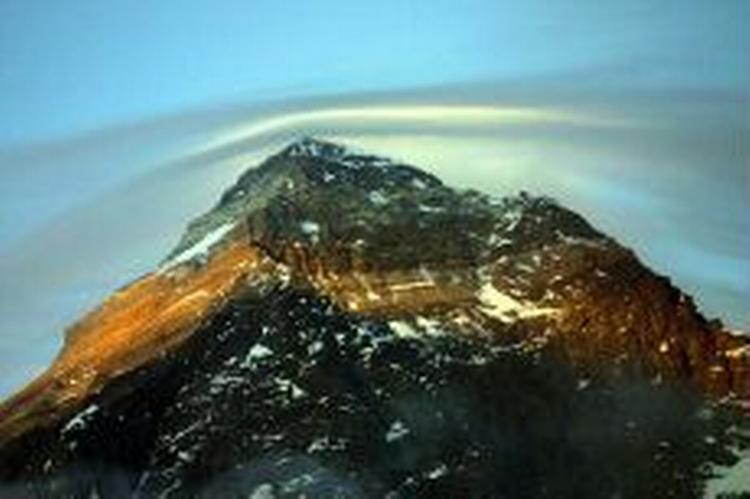 En gruppe berømte bjergbestigere vil have fredet Mount Everest, der med sine 8.848 meter er verdens højeste bjerg. - Foto: APA! 