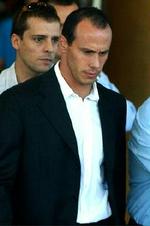 Sprinteren Kostadinos Kenteris forlader en IOC-høring i Athen under sommerens OL. - Arkivfoto: AP 