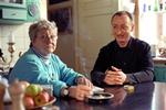 Søren Fauli sammen med sin mor, Mona, der træder i karakter som filmens sande hovedperson. - Foto: Camilla Hjelm 