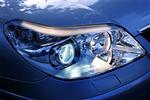 De yderste lygter drejer med, når bilen svinger. Drejelygterne med xenonlys er standard på dyreste udgave af Citroën C5. Ellers koster de 17.000 kroner.   Foto: Citroën 