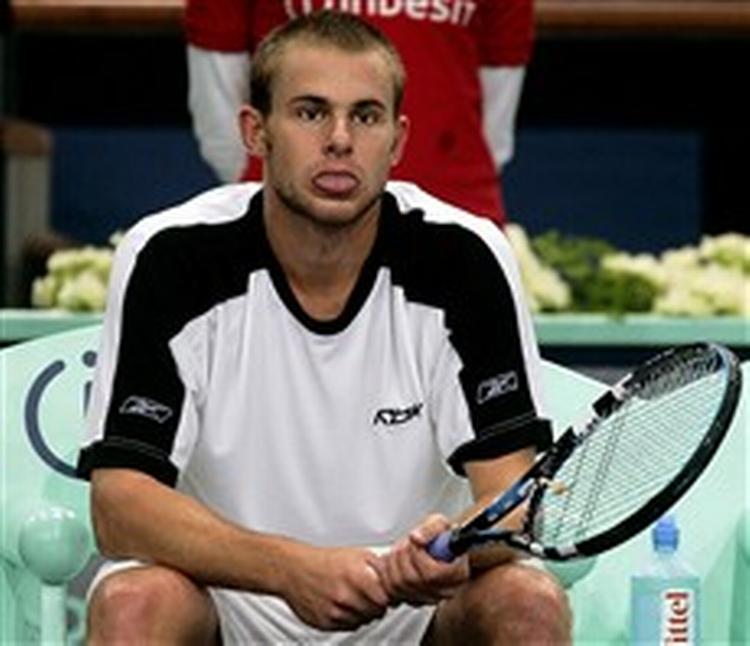 Andy Roddick overlevede tre sætbolde i kampen mod Safin, som amerikaneren endte med at tage i to sæt. - Foto: AP 