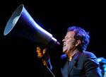 Tom Waits har et rustent søm, hvor vi andre har stemmebånd. - Foto: AP 