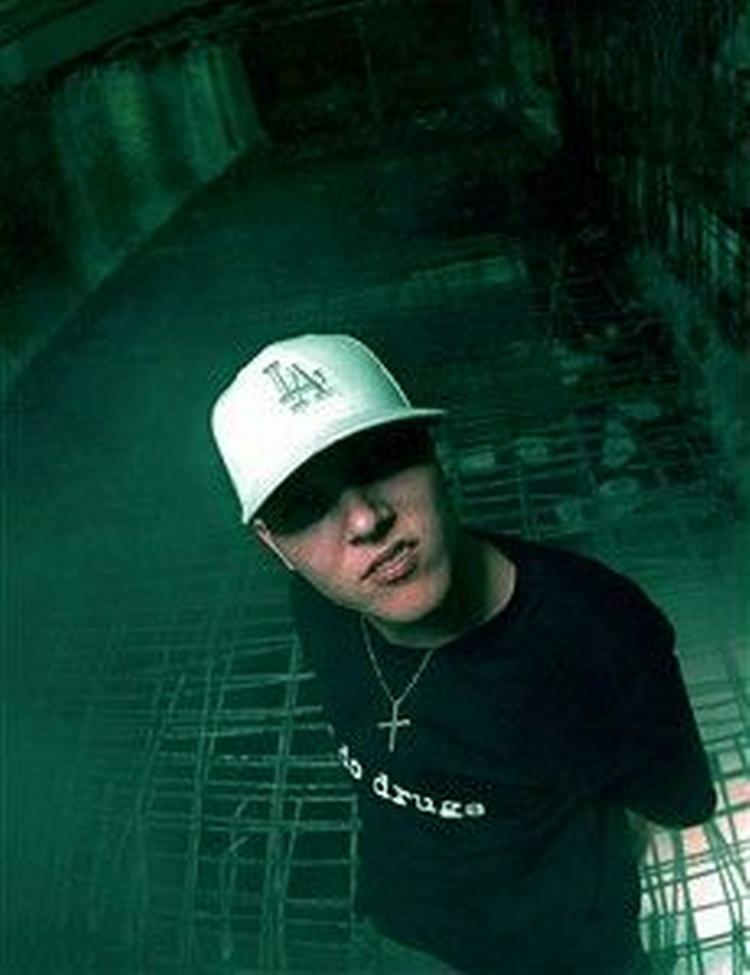 Niarn er 'grim og ikke særlig sofistikeret', når han siger 'Ryst røven, so', siger en ung kvinde-dj. - Pr-foto 