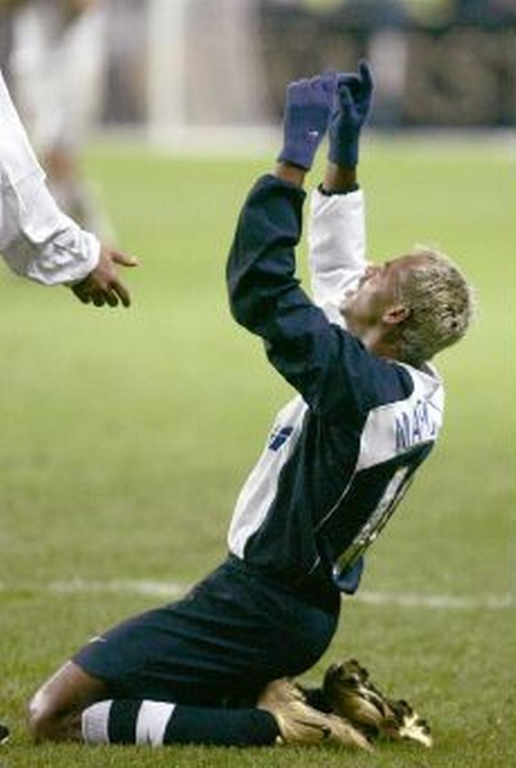 Hertha Berlins brasilianer Marcelinho har udlignet mod Rostock i kampens slutfase. - Foto: AP 