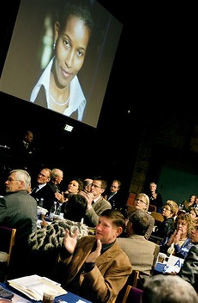 Den hollandske politiker Ayaan Hirsi Ali har modtaget trusler på livet fra islamiske fundamentalister. Derfor var hun kun til stede på storskærm, da hun fik Venstres 'frihedspris' på landsmødet i Herning. - Foto: Rasmus Baan 