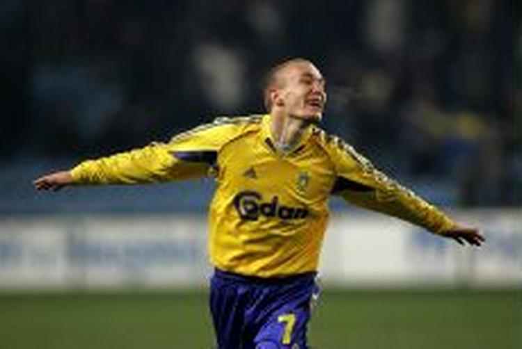 Thomas Kahlenberg soler sig i publikums hyldest efter scoringen til 2-0. - Foto: Jens Dresling 