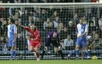 Robbie Savage (rød) har bragt Birmingham foran 2-1 i slutningen af første halvleg. - Foto: AP 