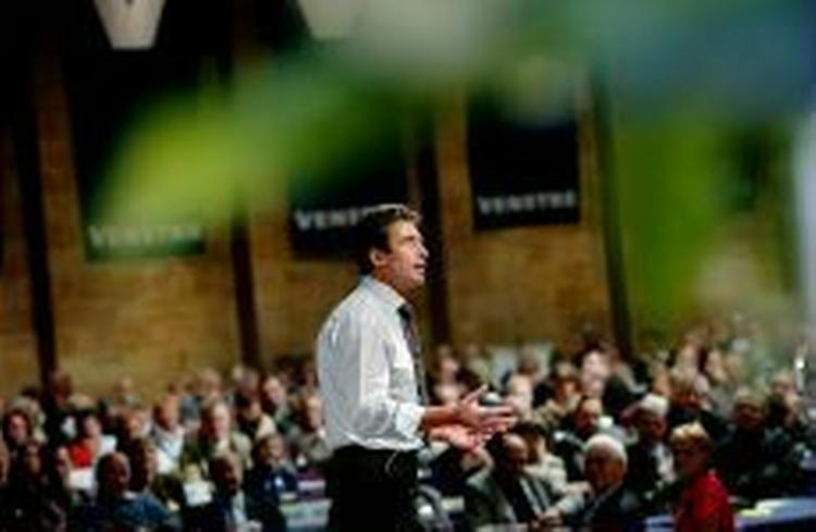 Statsminister Fogh tog salen med storm i Herning. - Foto: Rasmus Baaner 