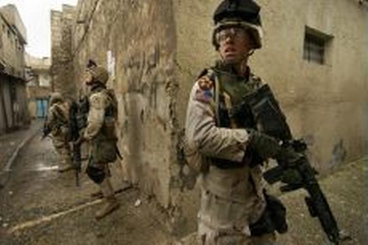 Amerikanske soldater har dagen i gennem patruljeret i Mosul. - Foto: AP 
