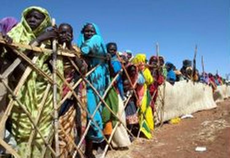 Omkring fire millioner mennesker er på flugt fra mord og overgreb i Darfur. - Foto: AP 