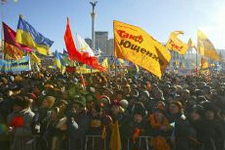 De hundredtusindvis af demonstranter har trodset kulden i de seneste fire dage for at vise deres protest over resultatet af præsidentvalget. - Foto: AP 